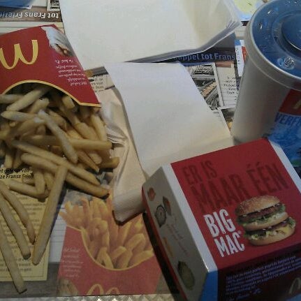รูปภาพถ่ายที่ McDonald&#39;s โดย Marieke T. เมื่อ 2/12/2012