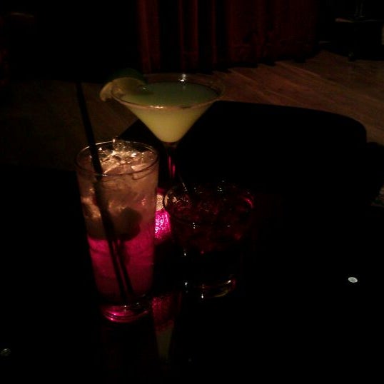รูปภาพถ่ายที่ Crimson Lounge โดย K C. เมื่อ 2/25/2012