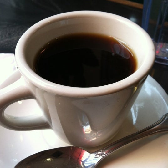 รูปภาพถ่ายที่ Viand CAFE &amp; GRILL โดย Dana เมื่อ 4/28/2012