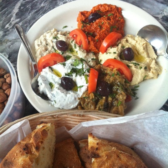 Foto diambil di Bereket Turkish Restaurant oleh SunaKaradeniz❤ H. pada 8/26/2012
