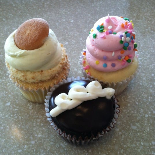 รูปภาพถ่ายที่ Gigi&#39;s Cupcakes โดย Brandon T. เมื่อ 5/26/2012