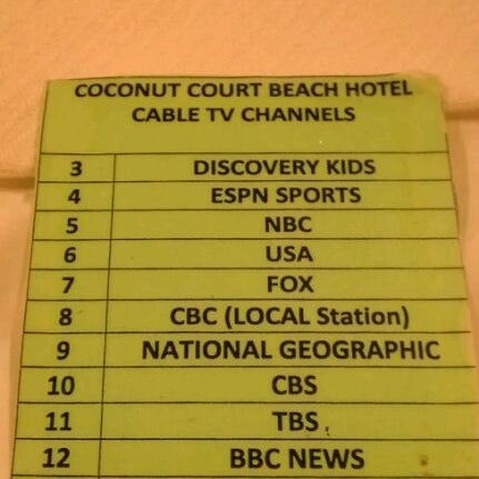 Das Foto wurde bei Coconut Court Beach Hotel von Brittainy D. am 2/20/2012 aufgenommen