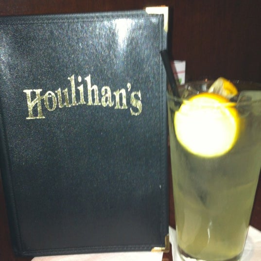 Photo taken at Houlihan&#39;s by Damian D. on 4/2/2012