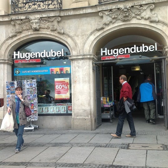รูปภาพถ่ายที่ Hugendubel โดย Alvaro A. เมื่อ 6/8/2012