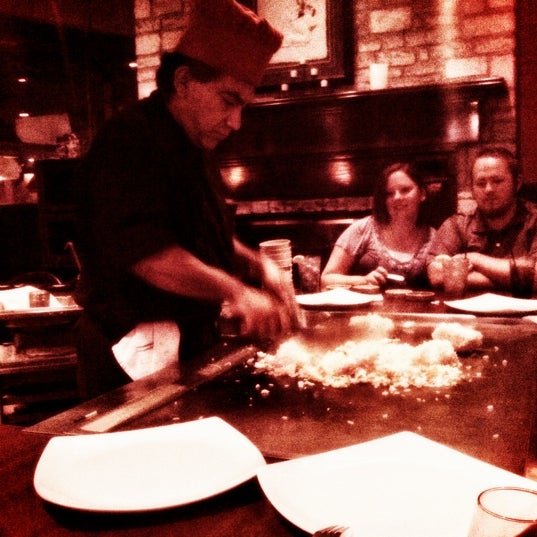 8/22/2012 tarihinde Alan F.ziyaretçi tarafından Sumo Japanese Steakhouse'de çekilen fotoğraf