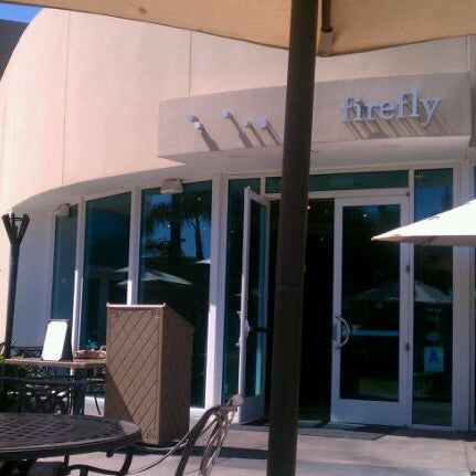 Das Foto wurde bei Firefly Restaurant &amp; Bar von Bort R. am 3/14/2012 aufgenommen