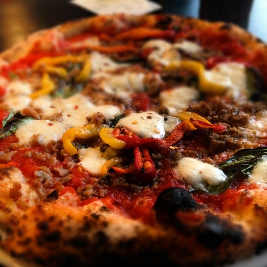 8/22/2012 tarihinde Jay P.ziyaretçi tarafından Pizza CS'de çekilen fotoğraf
