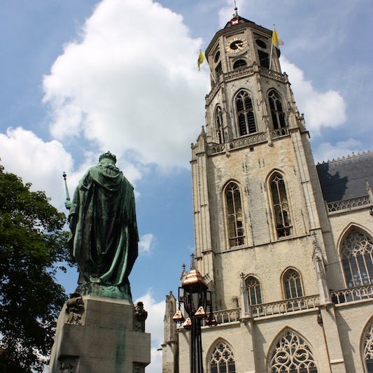 De Sint-Gummaruskerk is een prachtig voorbeeld van Brabantse gotiek en werd gebouwd tussen 1378 en 1540. De families Keldermans en de Waghemakere waren de voornaamste bouwmeesters.