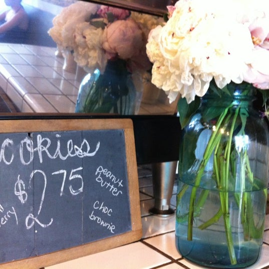 5/29/2012 tarihinde thecoffeebeanersziyaretçi tarafından Glass Shop'de çekilen fotoğraf