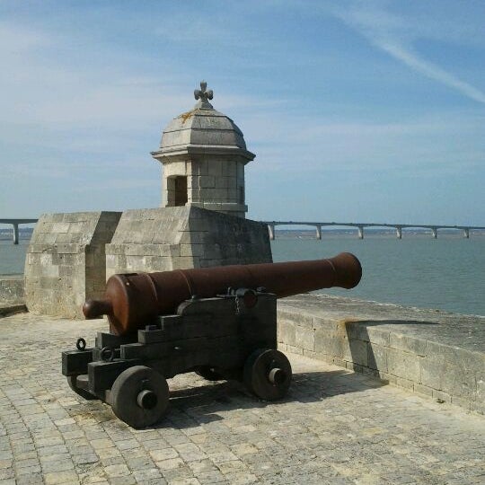 Foto tirada no(a) Fort Louvois por Laetitia P. em 3/12/2012