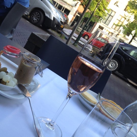 6/20/2012 tarihinde Nils W.ziyaretçi tarafından Restaurant Basaal'de çekilen fotoğraf