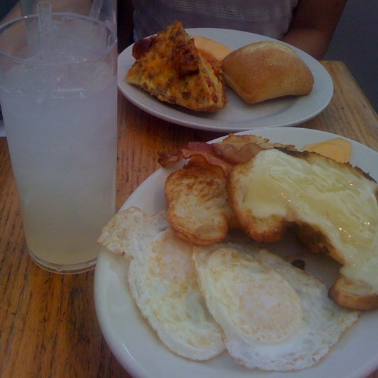 Photo taken at Atticus Bookstore Cafe by Hanh P. on 6/27/2012