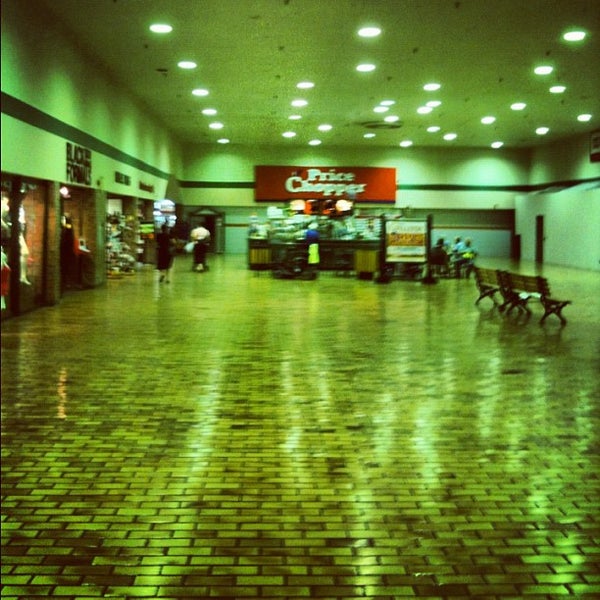 Foto tirada no(a) Galleria Shopping Centre por Greg S. em 7/27/2012