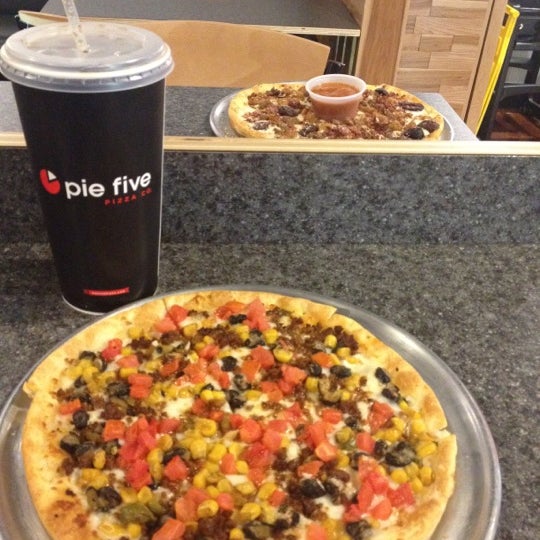 2/28/2012にAna S.がPie Five Pizzaで撮った写真