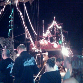 Foto scattata a Captain Hook Pirate Ship da adrian d. il 2/17/2012