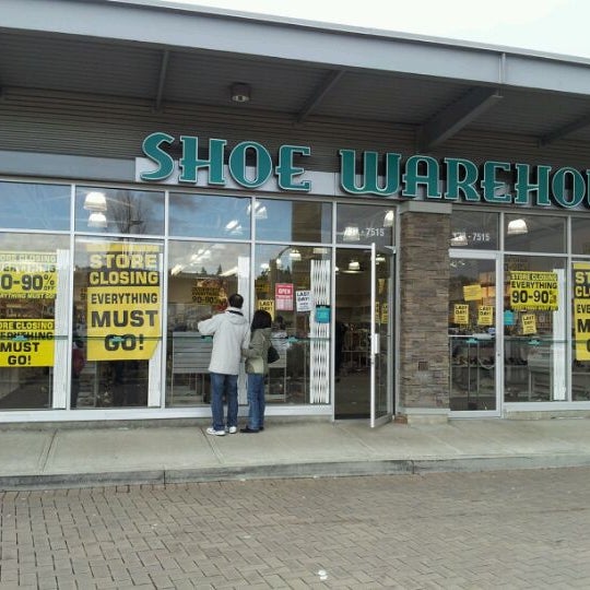 shoe warehouse closing