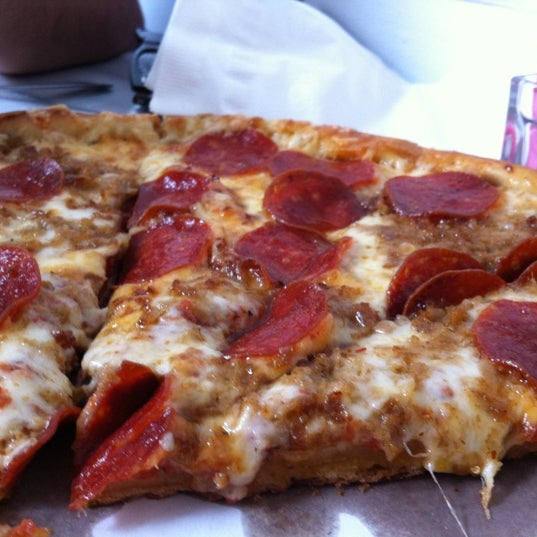 Foto tomada en Chris&#39; Pizza  por David F. el 5/23/2012