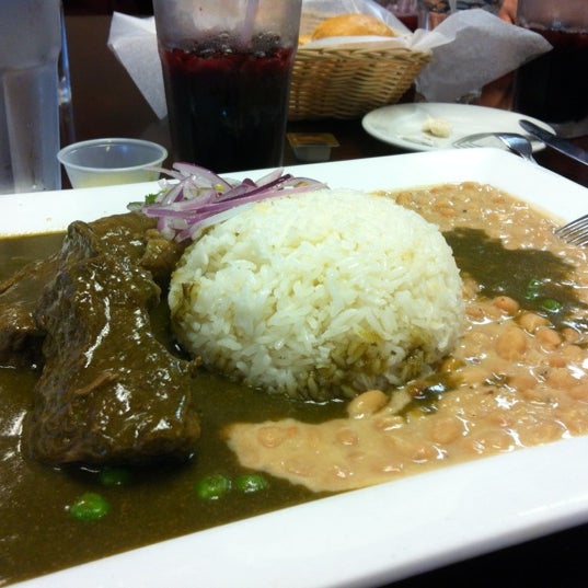 Foto tomada en La Perla Peruvian Restaurant  por Clint W. el 8/4/2012