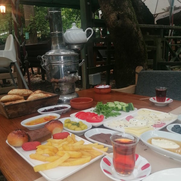Снимок сделан в Dobruca Kaya Restaurant пользователем Nazlı T. 9/28/2022