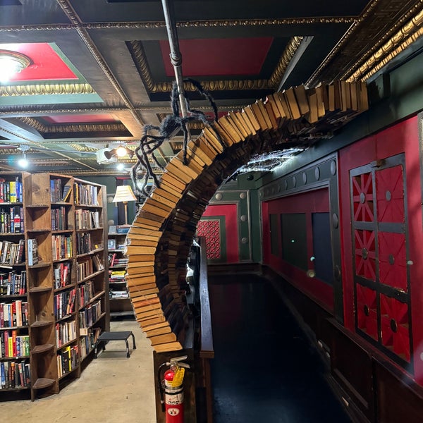 Foto tirada no(a) The Last Bookstore por Sultan em 10/15/2023