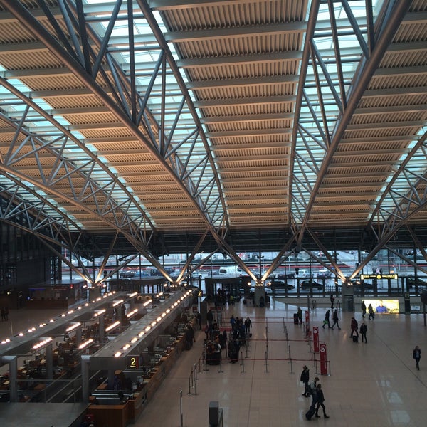 Foto tirada no(a) Hamburg Airport Helmut Schmidt (HAM) por Inga O. em 2/1/2015