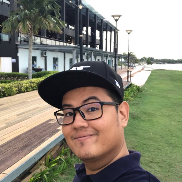 Foto diambil di Duyong Marina Resort oleh Zuhra Z. pada 5/19/2019