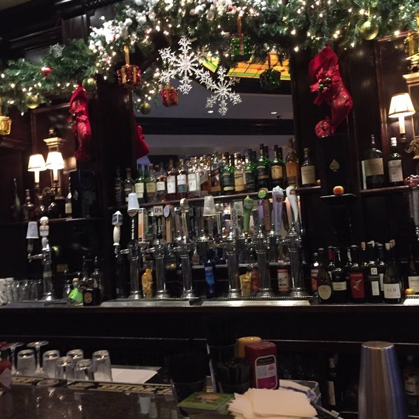 Foto tirada no(a) Rosie McCann&#39;s Irish Pub &amp; Restaurant por Trish H. em 11/24/2015