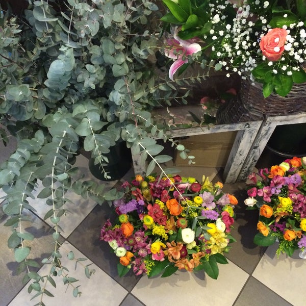 Les Fleuristes - Flower Shop in Γλυφάδα