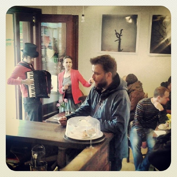 4/10/2014 tarihinde Dan :.ziyaretçi tarafından Coffee imrvére'de çekilen fotoğraf