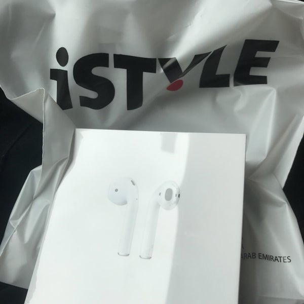 Photo prise au iSTYLE Apple Premium Reseller | آي ستايل par نهى الرصيِّص le4/19/2017