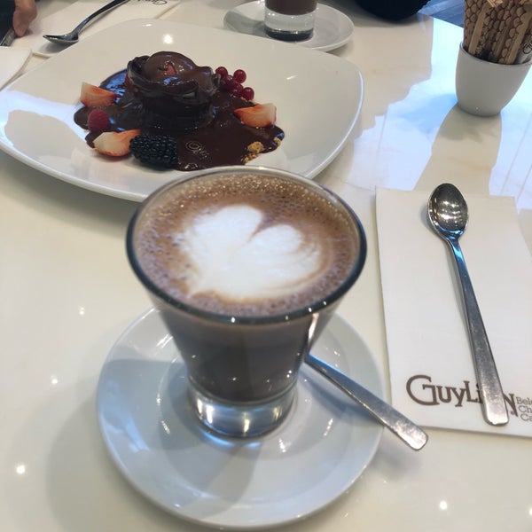 Foto tirada no(a) Guylian Café por نهى الرصيِّص em 1/11/2019