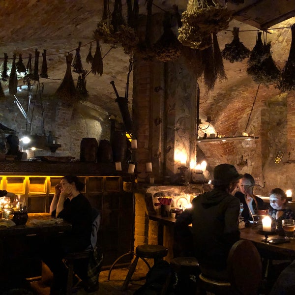 Foto tirada no(a) Rozengrāls | Authentic Medieval Restaurant por Serge T. em 10/27/2019