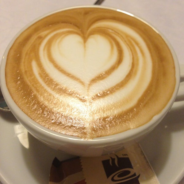3/1/2013 tarihinde Юлияziyaretçi tarafından CoffeeBeam'de çekilen fotoğraf