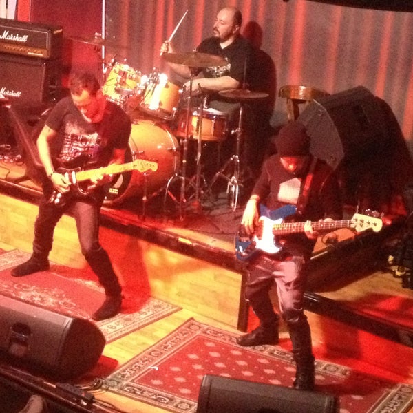 4/14/2013にElkin M.がOzzy Bar Rockで撮った写真