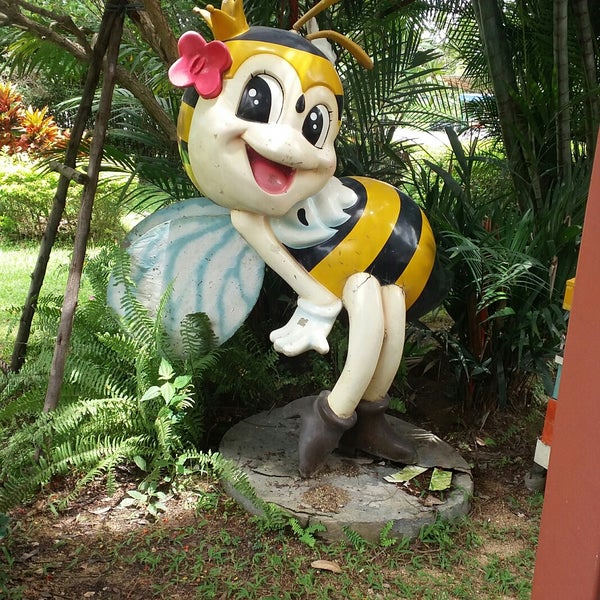 Photo taken at Big Bee Farm (Pattaya) by Hengameh R. on 7/15/2017