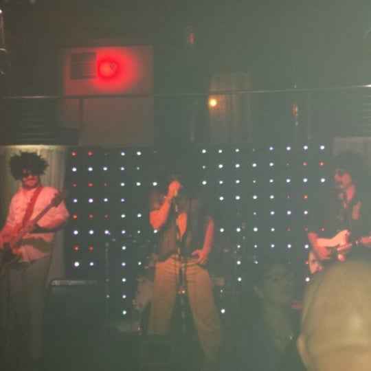 8/10/2013에 Juan님이 STAGE Bar &amp; Grill에서 찍은 사진