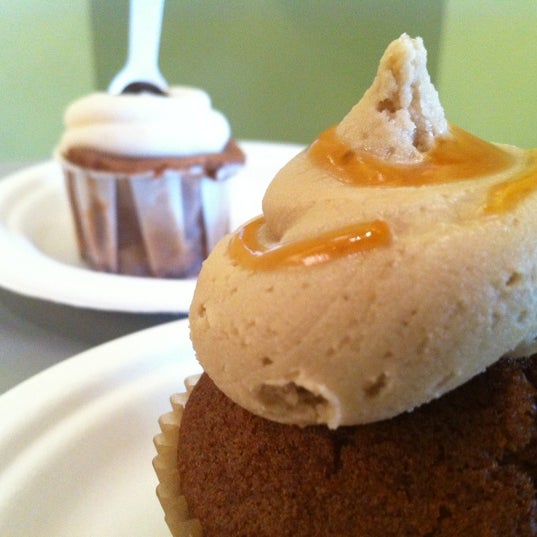 10/2/2012 tarihinde Toast M.ziyaretçi tarafından Classy Girl Cupcakes'de çekilen fotoğraf