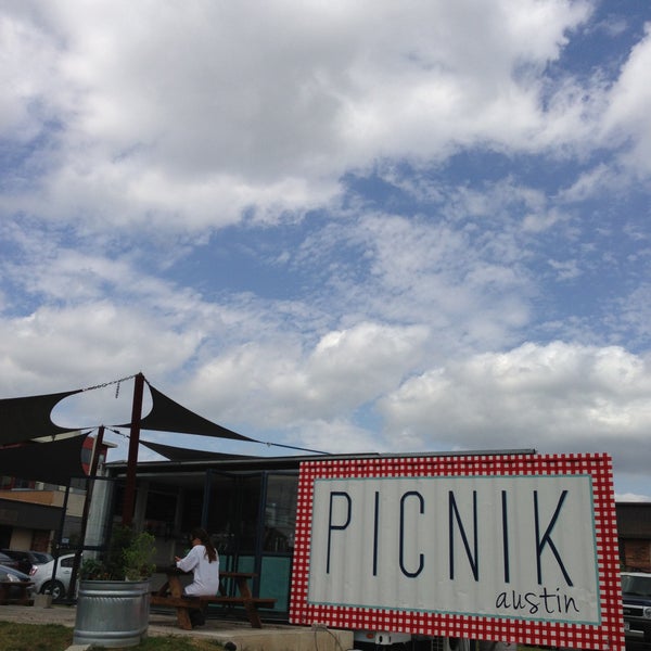 รูปภาพถ่ายที่ Picnik Austin โดย 365 Things Austin เมื่อ 5/8/2013