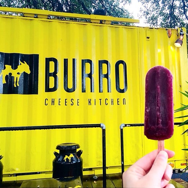 รูปภาพถ่ายที่ Burro Cheese Kitchen โดย 365 Things Austin เมื่อ 11/7/2014