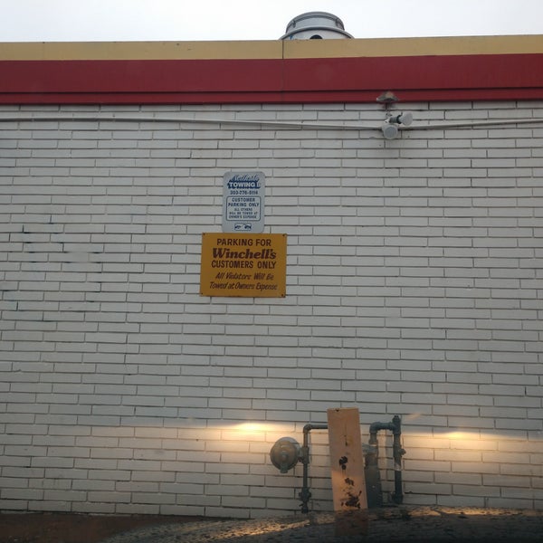 Winchell's Donut House 502 Main St