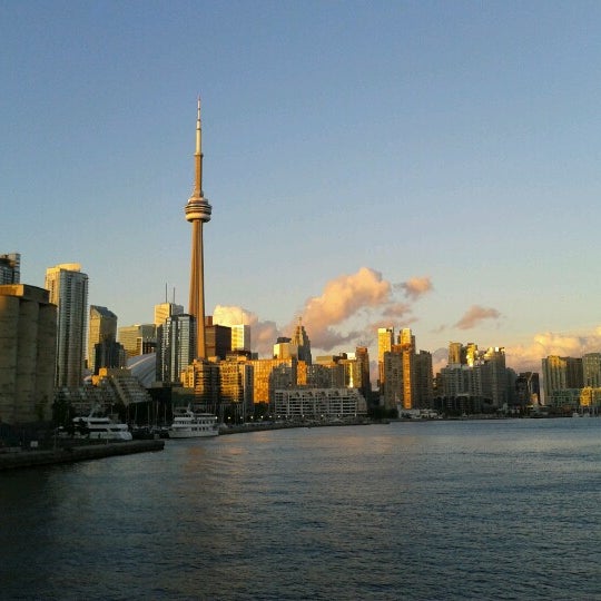9/14/2012에 Karin R.님이 Billy Bishop Toronto City Airport Ferry에서 찍은 사진