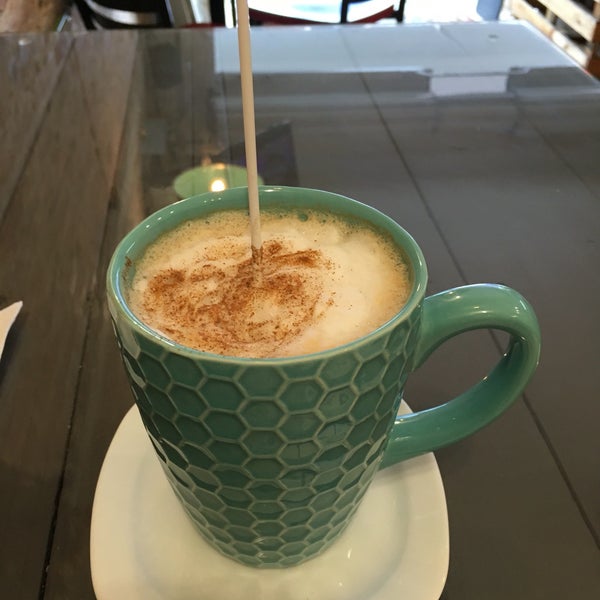 No importa que no sea una cafetería como tal, tienen un café excelente recomiendo el CAPUCHINO a morir 👌🏼