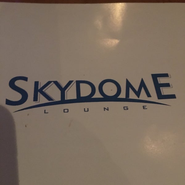 Das Foto wurde bei Skydome Lounge von Katherine K. am 9/8/2018 aufgenommen