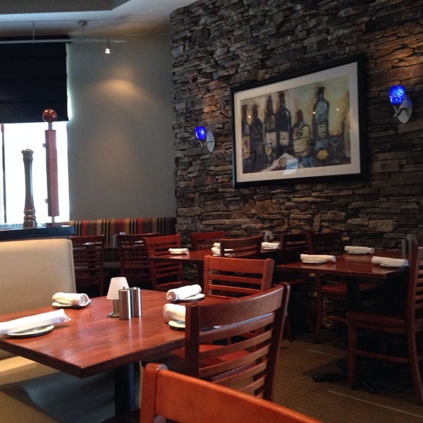 Foto diambil di Barrett&#39;s Grill Restaurant oleh Doug B. pada 7/1/2014
