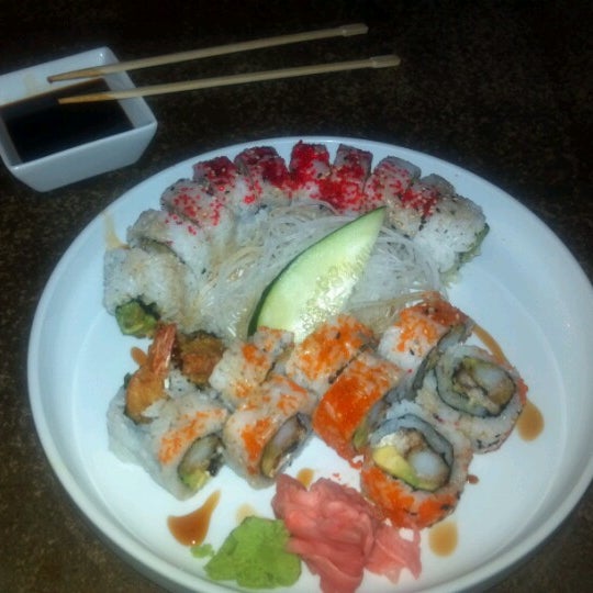 รูปภาพถ่ายที่ Sushi Blues Cafe โดย @ExploreRaleigh เมื่อ 9/26/2012