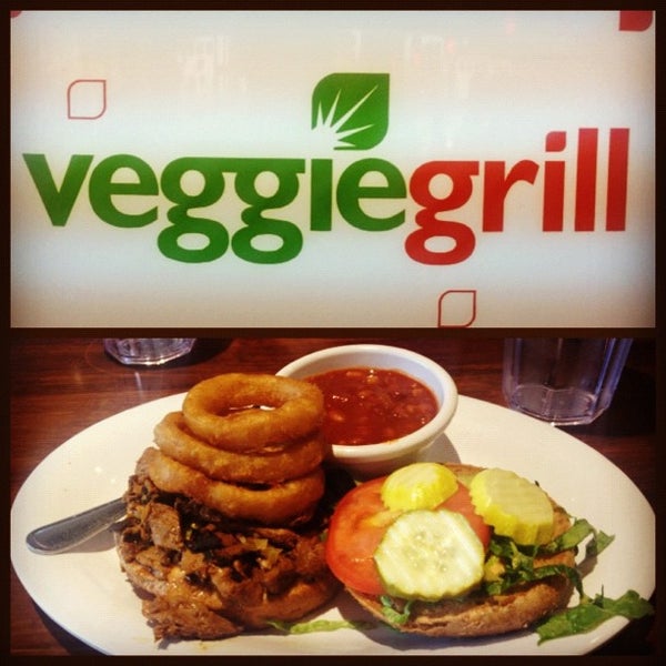 Foto tirada no(a) Veggie Grill por Christian G. em 9/22/2012