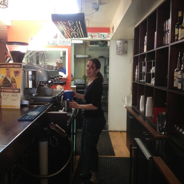 4/28/2013 tarihinde Azra B.ziyaretçi tarafından Buchi Cafe Cubano'de çekilen fotoğraf