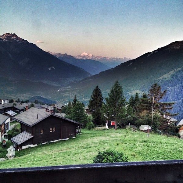 Das Foto wurde bei Bellwald - Ihr Schweizer Ferienort von Snowest am 7/27/2013 aufgenommen