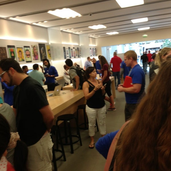 Photos at Apple Green Hills Electronics Store in Nashville