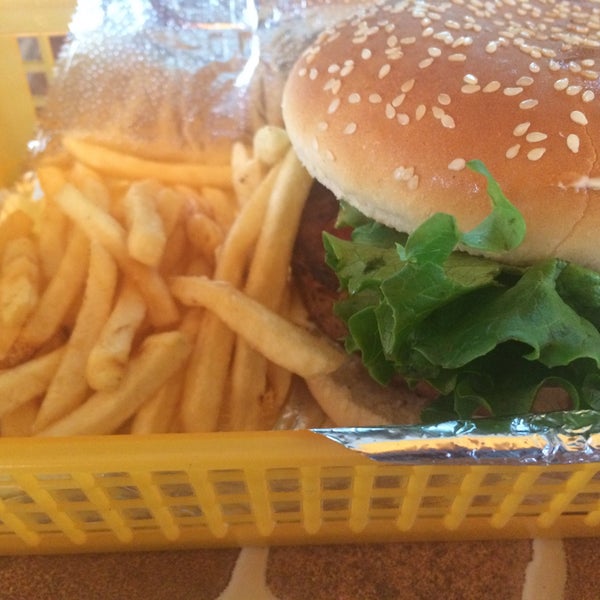 Photo prise au Pepe&#39;s burger snacks     Cuando usted la prueba lo comprueba, La mejor! par Diana G. le3/22/2015